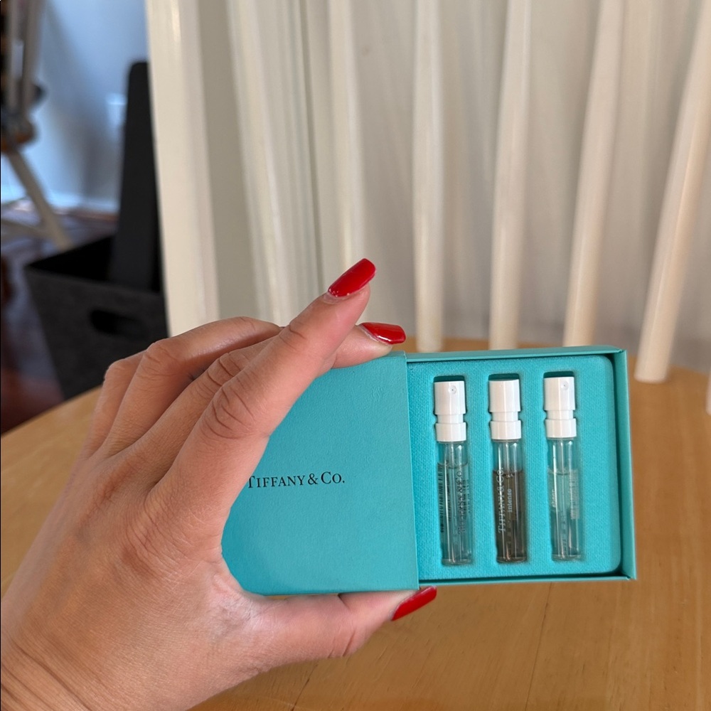 Perfume  -  Tiffany & Co. Robin's Egg Blue Gift Box with Black Logo